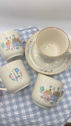 Vintage Heartland Village Four Tea Cup Set