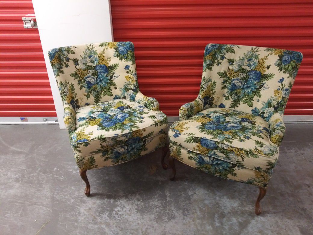 2 beautiful Antique chairs. Barely ever sat on. Like new. Excellent shape. 2 arm covers on each chairs. Highpoint N.C. Quality Furniture. $250.00