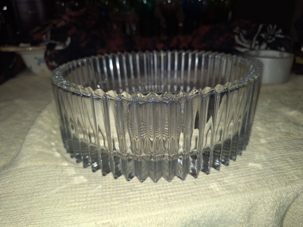 Heavy Crystal Dish With Fluted Edge Design 8 1/2 Inches A8G009