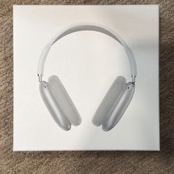 Generation 2 Silver/White Airpod Maxs For Sale