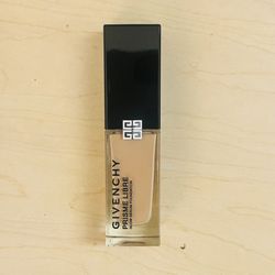 Givenchy Prisme Libre Glow Serum Blurring Foundation With Natural Finish  