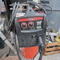 Lincoln Welder 140 Gas  or Electric Less then 8 Hours of work 600$