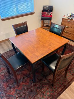 Dining Room Table and Chair Set