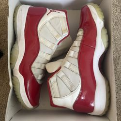 Air Jordan 11 Red