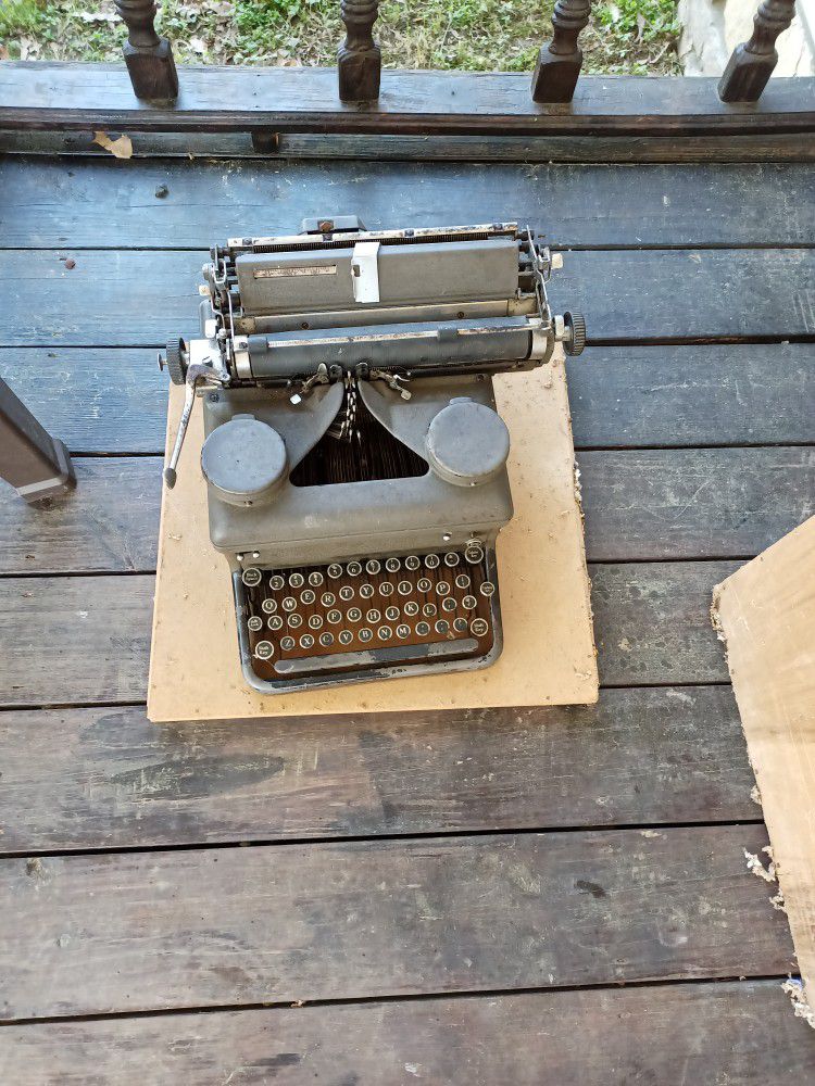 Old classic Type Writer 1947