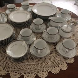 NORITAKE 54 Piece Metropolitan 4338 Dinnerware 