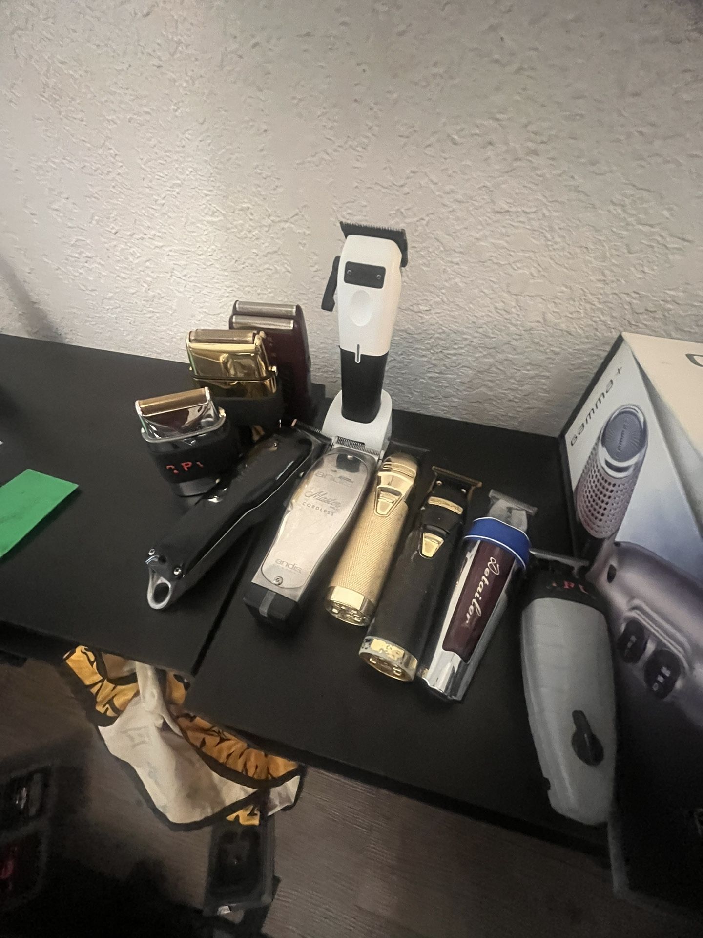 BARBER CORDLESS CLIPPERS