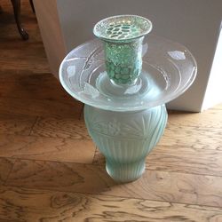 Mint , Clear Glass Birdbath/feeder 
