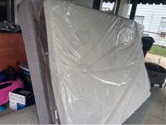 Queen size mattress and box spring new