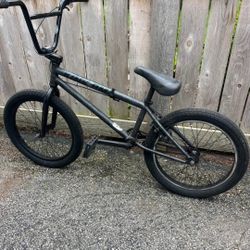 2022 Kink Curb Bmx