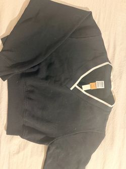 Women’s cropped black top