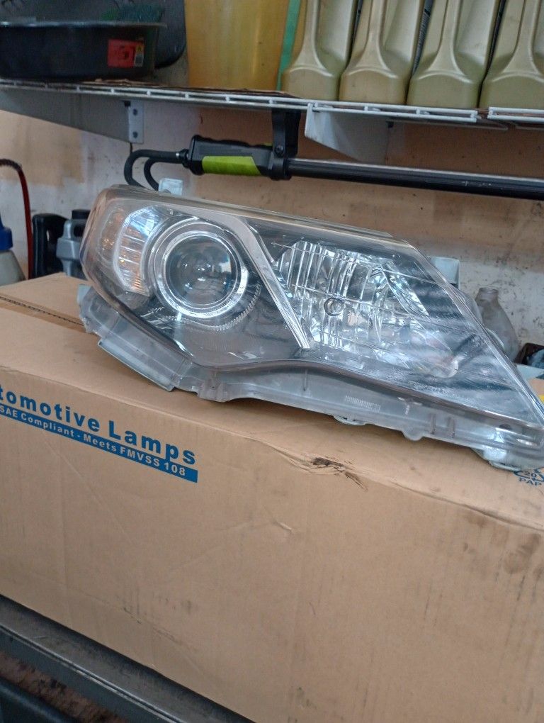 2013 Toyota Camry Headlight