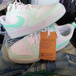 New Nike Youth Sneakers White Mint Green Size 6Y