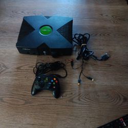 Xbox Classic  With Remote And Cords 