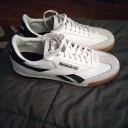 Reebok  Tennis Shoes Size 9 
