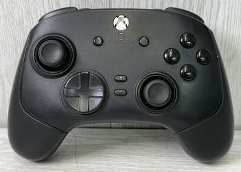 Razer Wolverine V2 Chroma Wired Gaming Controller for Xbox & Pc (A1G014789)