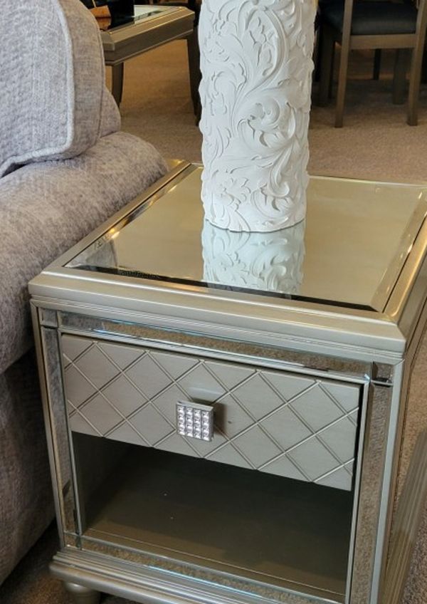 Platinum End Table w/ Mirror Top