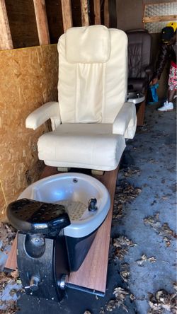 Nice beautiful spa chairs with the mole control with the foot and back massage