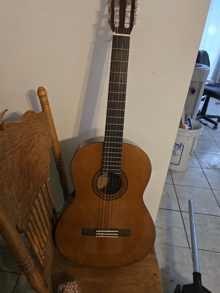 Yamaha C40 Guitar