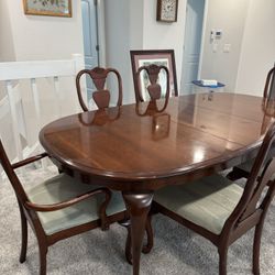 Vintage Dining Room Table And Chairs