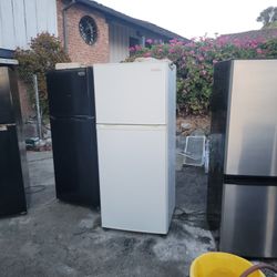 Refrigerators 10 Cubic Used Very Good