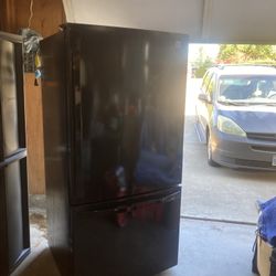 Refrigerator Kenmore Elite