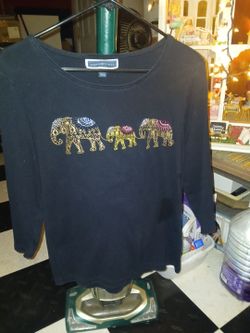 Size Lg Very pretty top