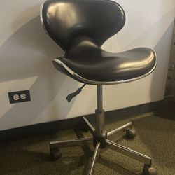 Set Of 2 Salon Rolling Stools