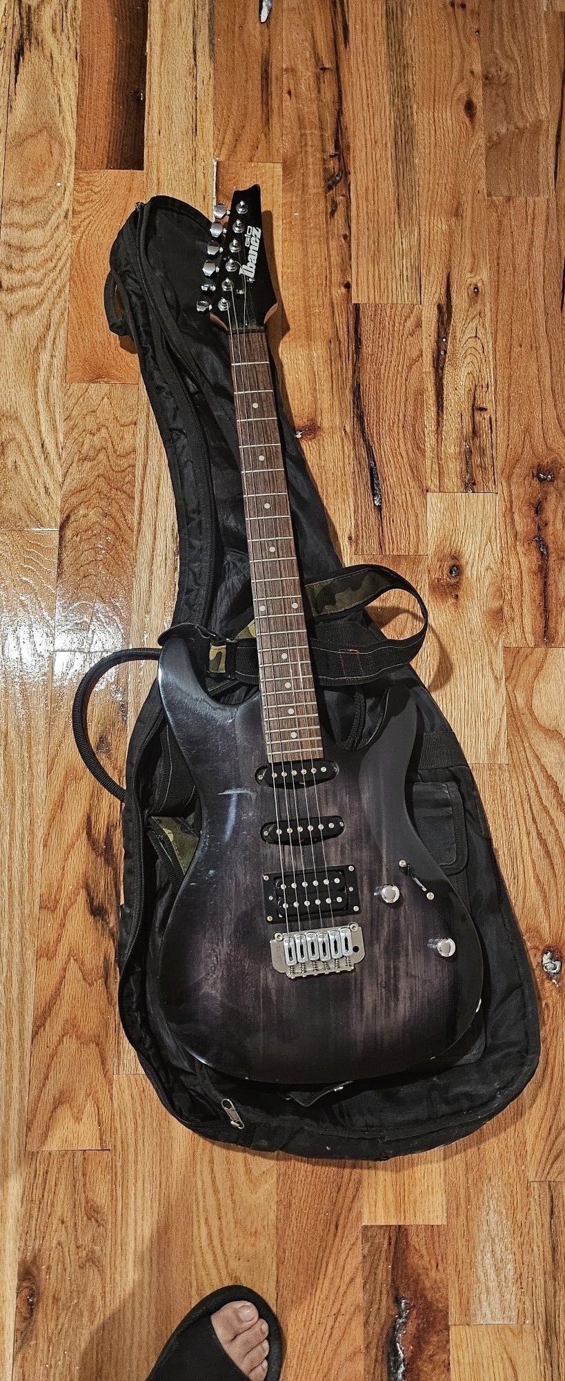 Gio Ibanez Electric Guitar