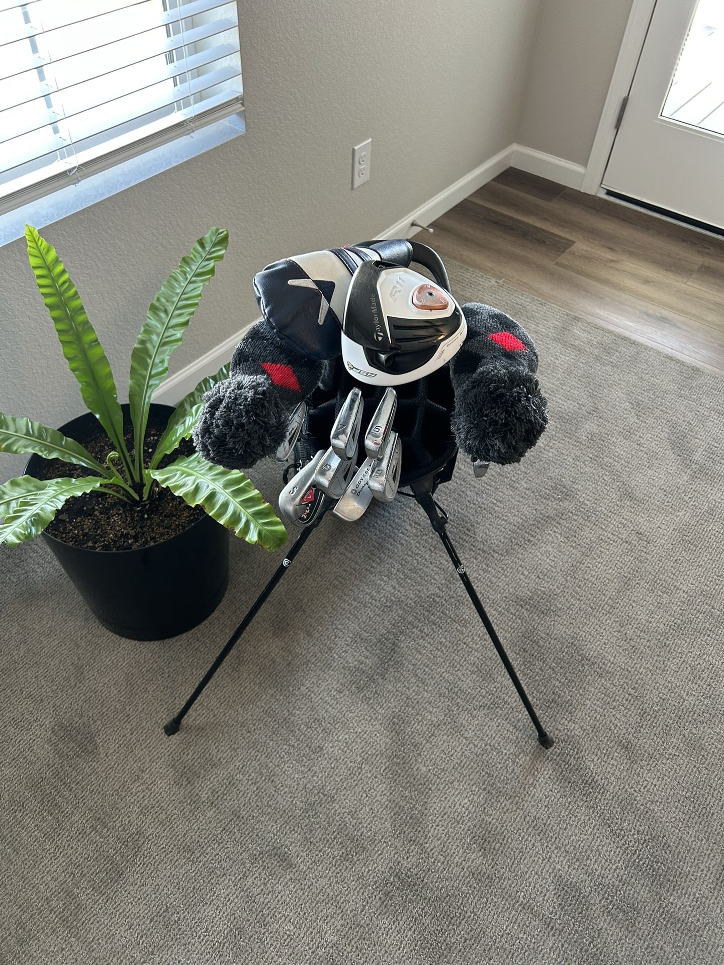 Nice Men’s Golf Full Set W/ Cleveland Stand Bad!