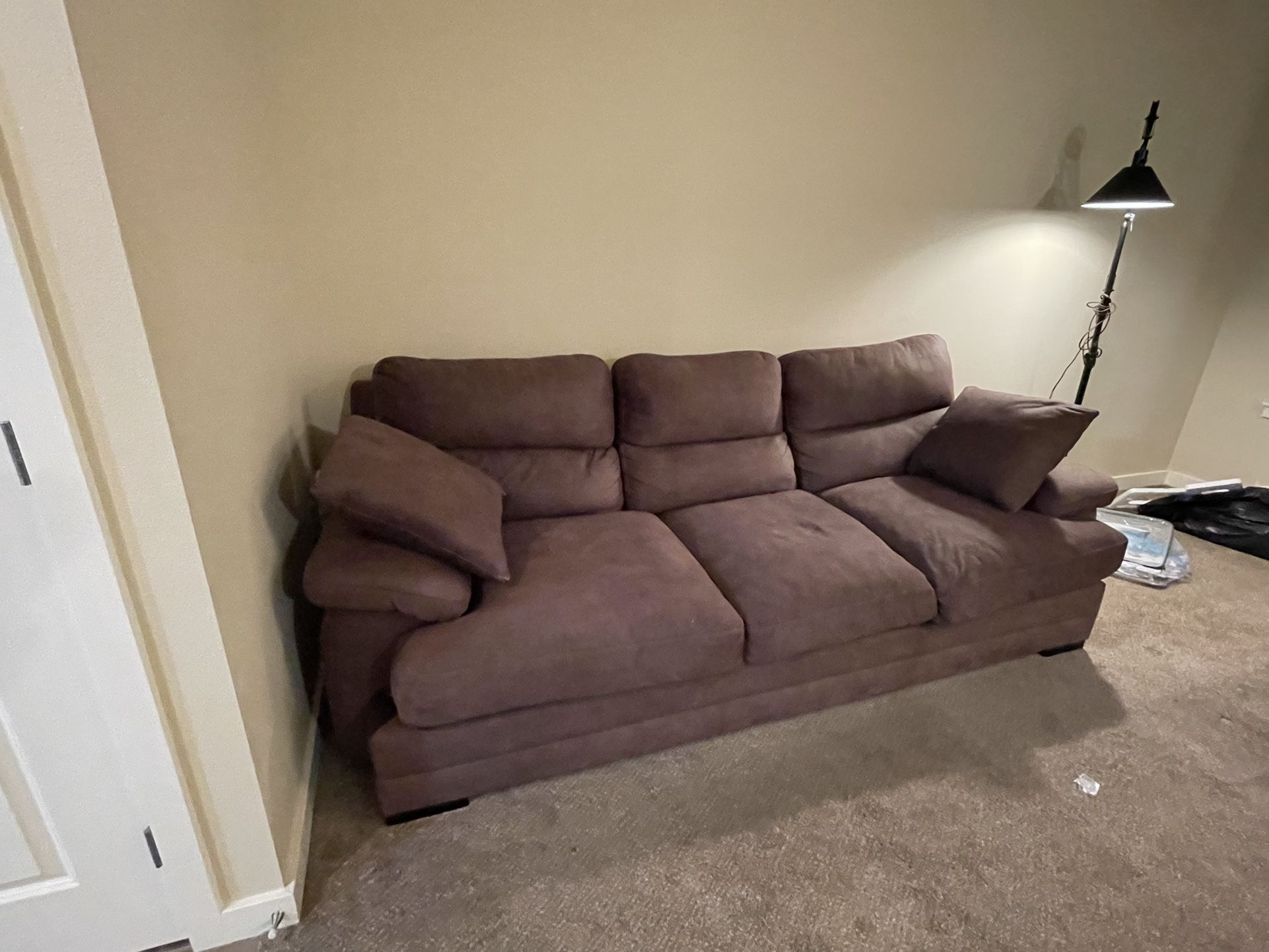 Luxurious Nearly New Couch - 8’6