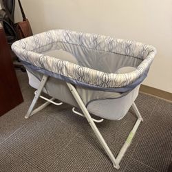 Foldaway Bassinet. New