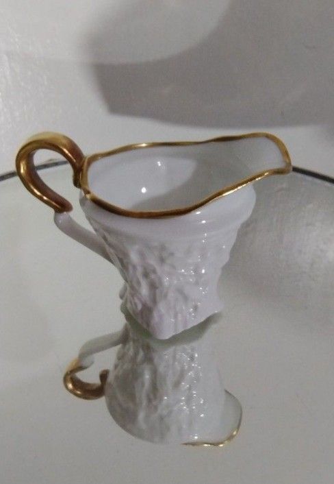 ROYAL STAFFORDSHIRE OLD ENGLISH PORCELAIN CREAMER 4"×3"