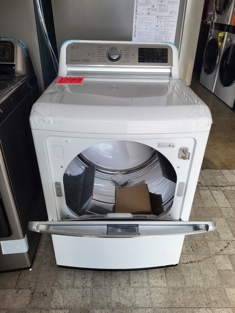 New LG ThinQ Gas Dryer 7.3 Cubic Feet 