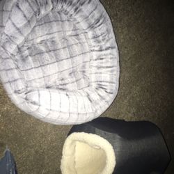 Lnew  Small memory foam pet bed in igloo $25 firm takes them both
