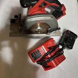 Milwaukee Skilsaw And Charger