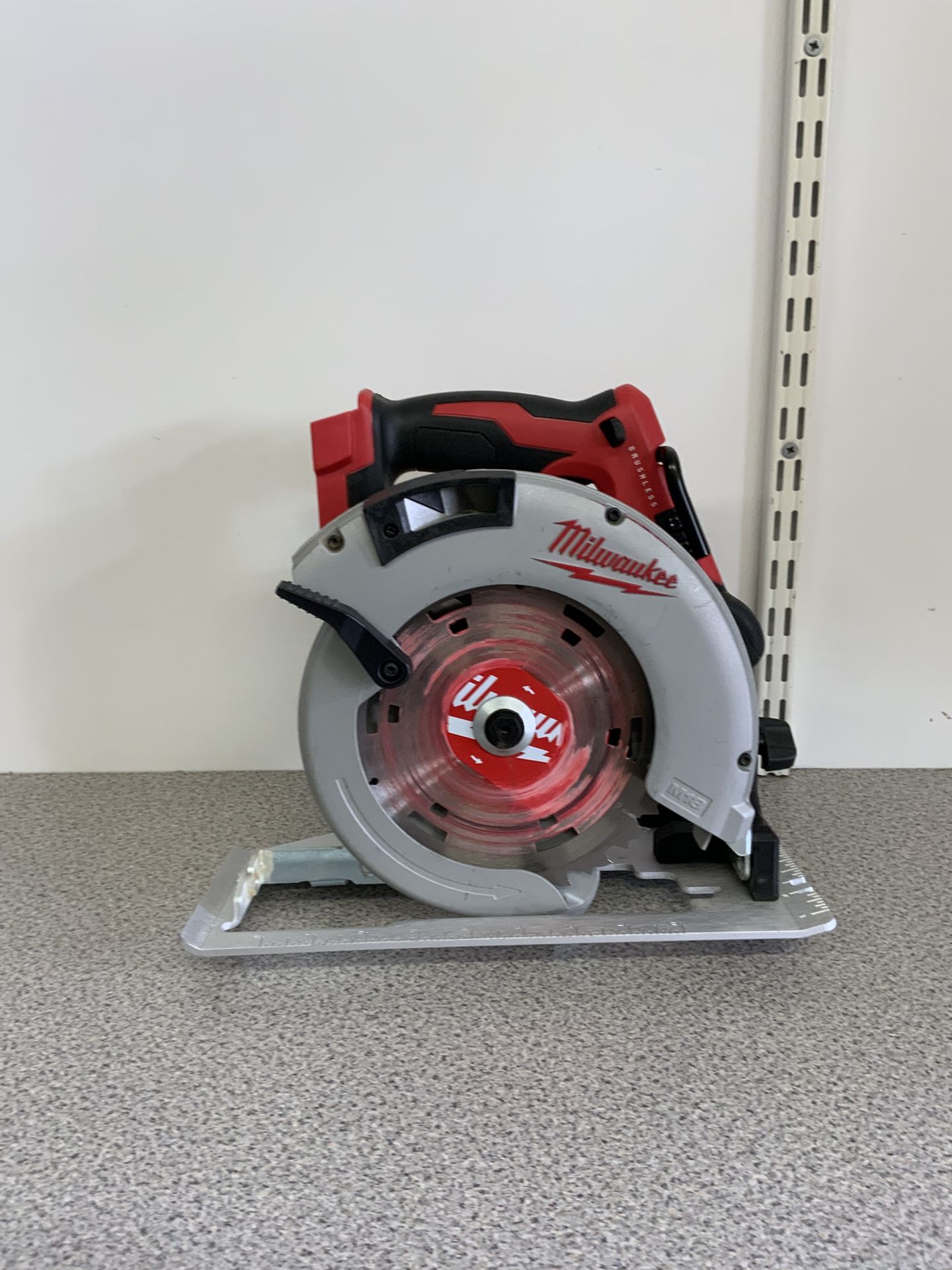 Milwaukee Cordless Brushless Circular Saw 7-1/4”