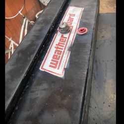 Weather guard tool box use I’n good condition just need new keys for luck  but you can order in heavy duty metal this for small pickup lake v6 or v4