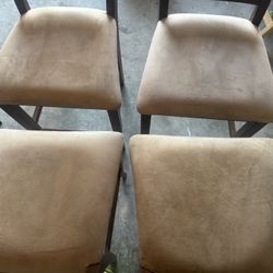 Table With Chairs 