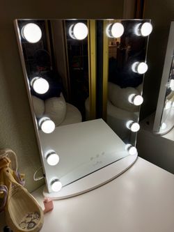 Used 12 Hollywood Light Vanity Mirror