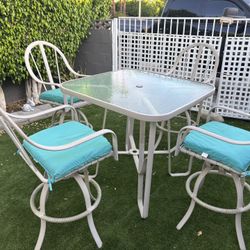 Patio Table 4 Chairs