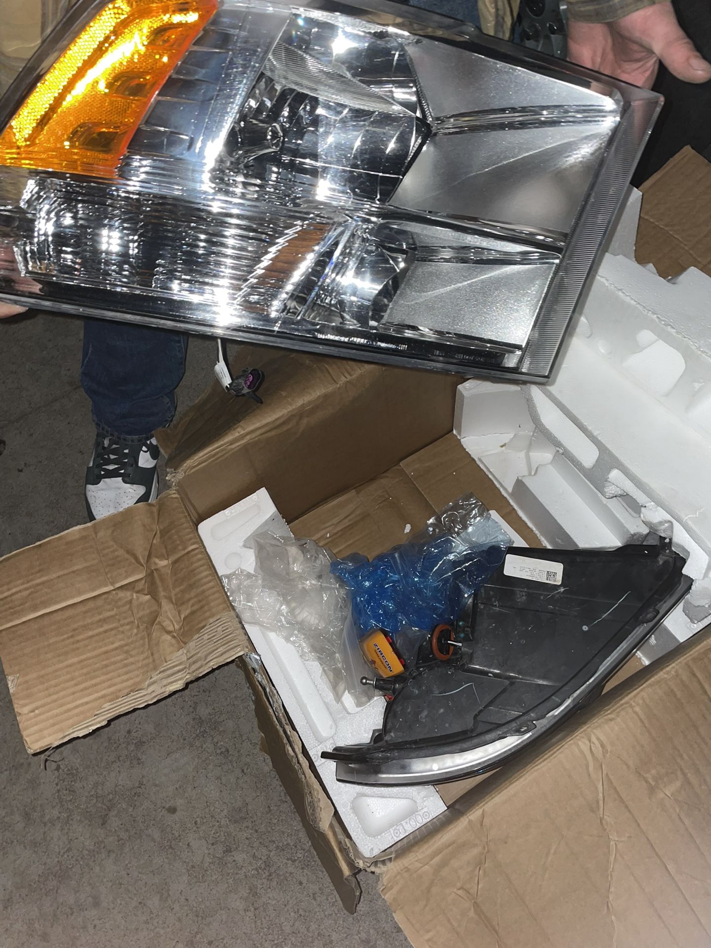 Headlight assembly 2024 ram 1500 classic