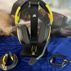 Corsair® VOID RGB Elite WIRELESS Premium Gaming Headset w/ 7.1 Surround Sound. Head set stand included. (Stand retails for $70 by itself)  All proceed