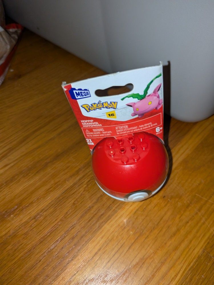 Mega Construx Pokemon Hoppip Poke Ball Building Set