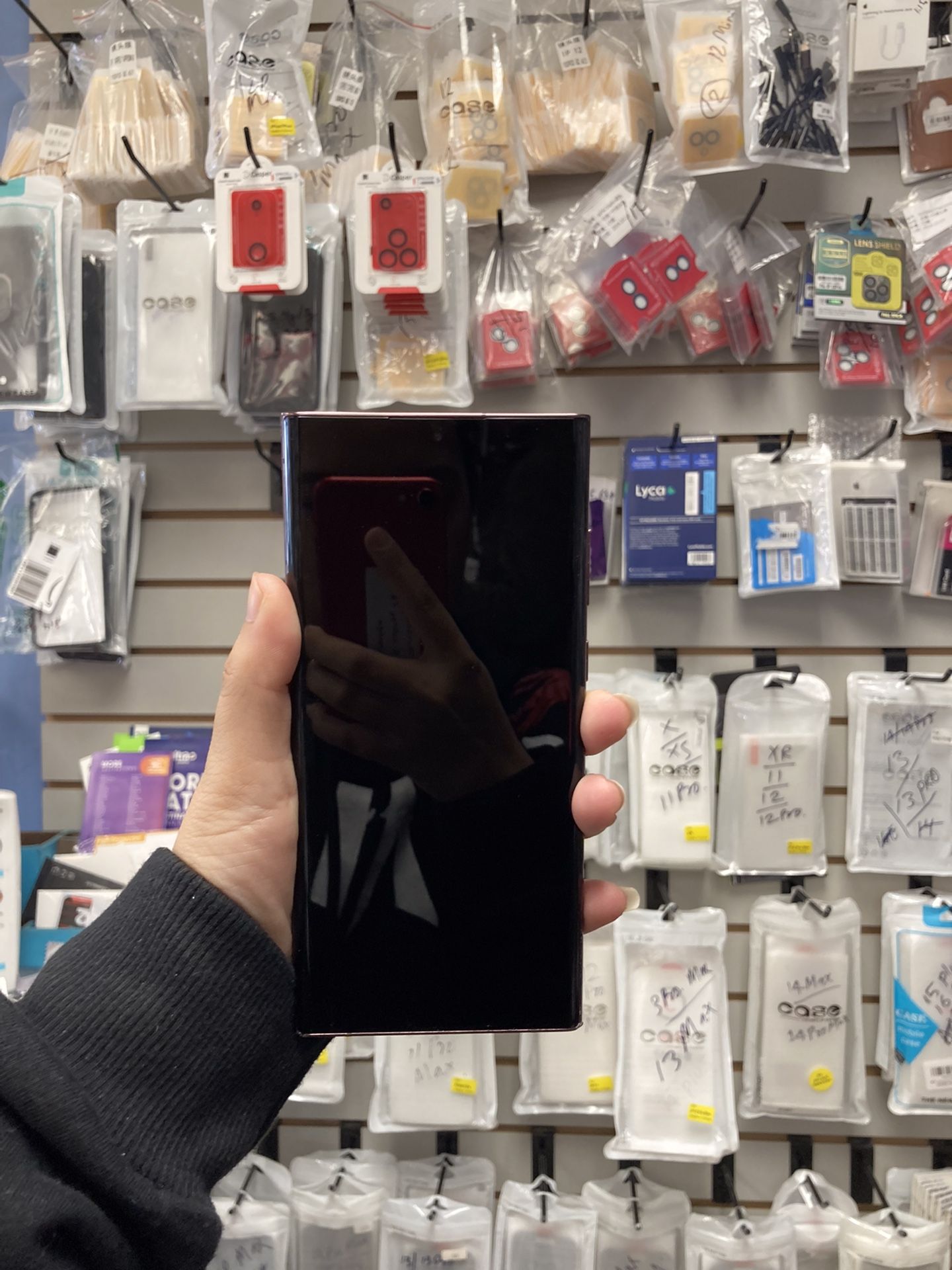 Samsung galaxy s22 Ultra 128gb with store warranty and receipt