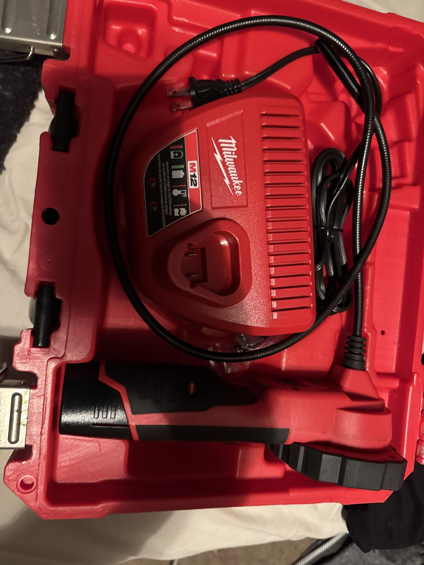 Milwaukee, M 12 cordless inspection camera kit