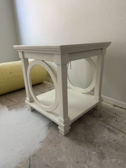 Farmhouse style— Side Table