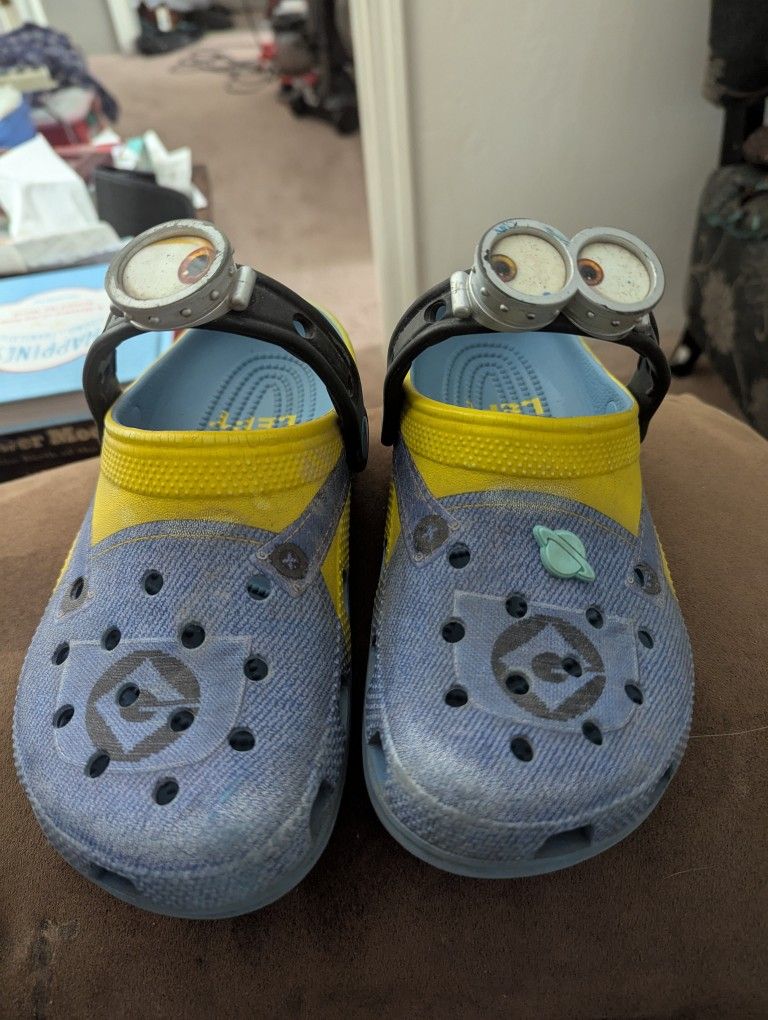 Minion Crocs Size J3
