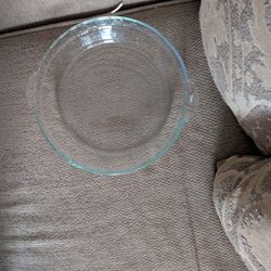 Pyrex Scalloped Pie Dish 