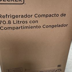 Black + Decker Compact Refrigerator